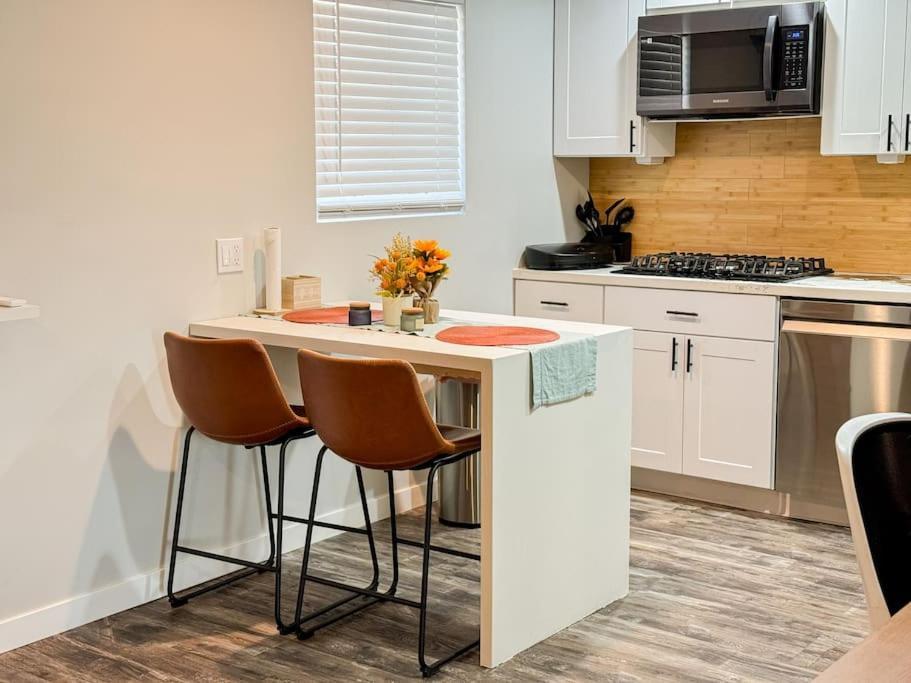 Private-Suite, Kitchen, Laundry, Rainfall Shower, 4Ktv El Centro Ngoại thất bức ảnh